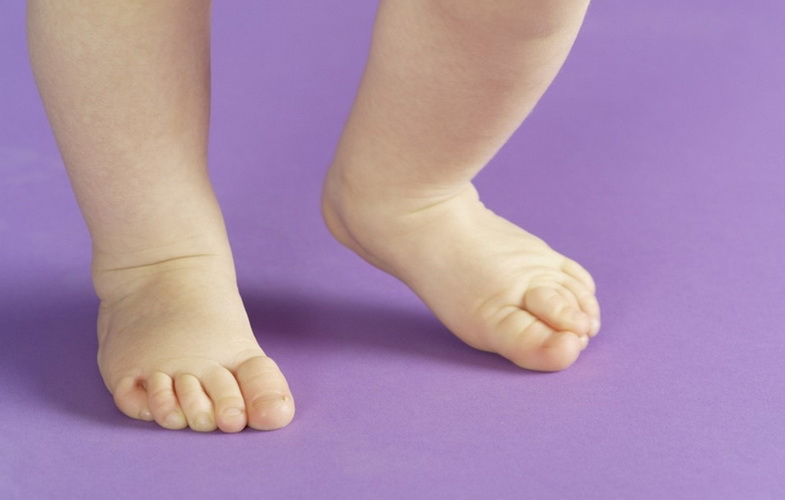 Як вибрати перше взуття малюку?